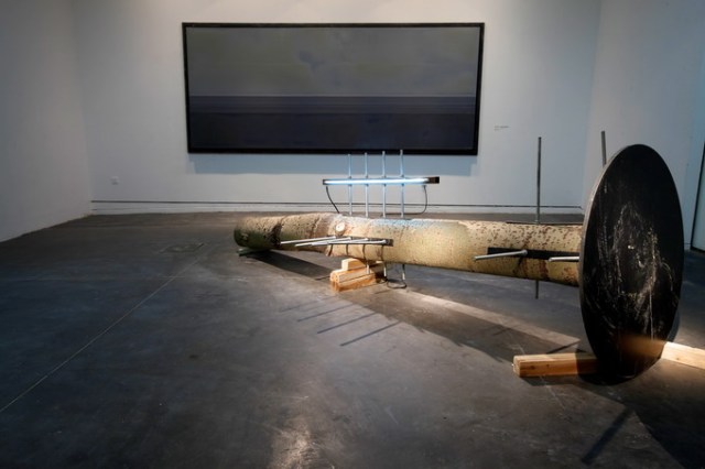 无题,2011,综合媒介,401 x 123 x 123 cm