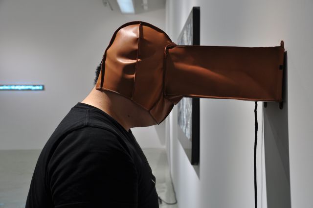 aaajiao in BDSQ 阿角在展览现场体验“北斗神拳”